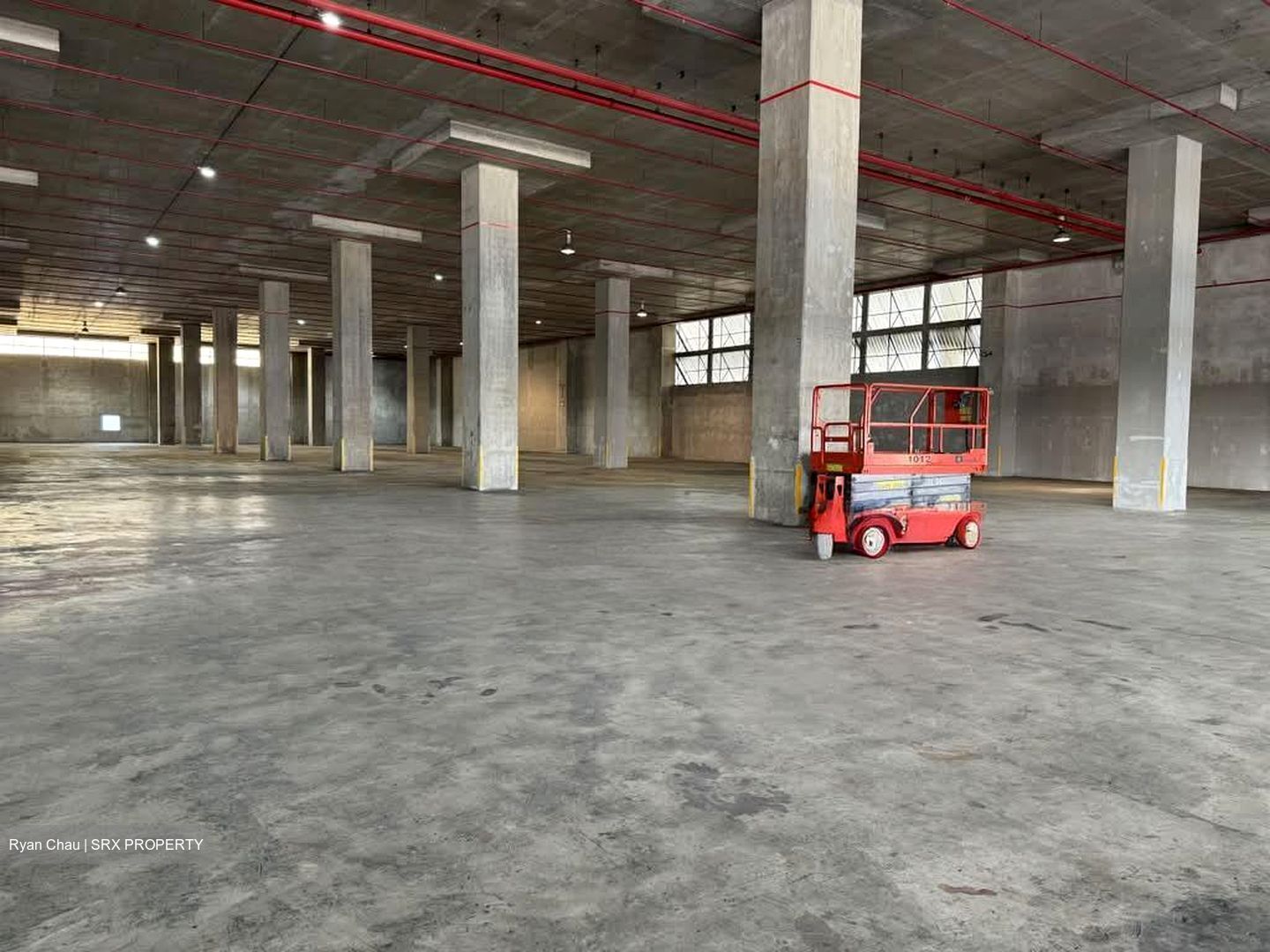 Pandan Road (D22), Warehouse #565612981